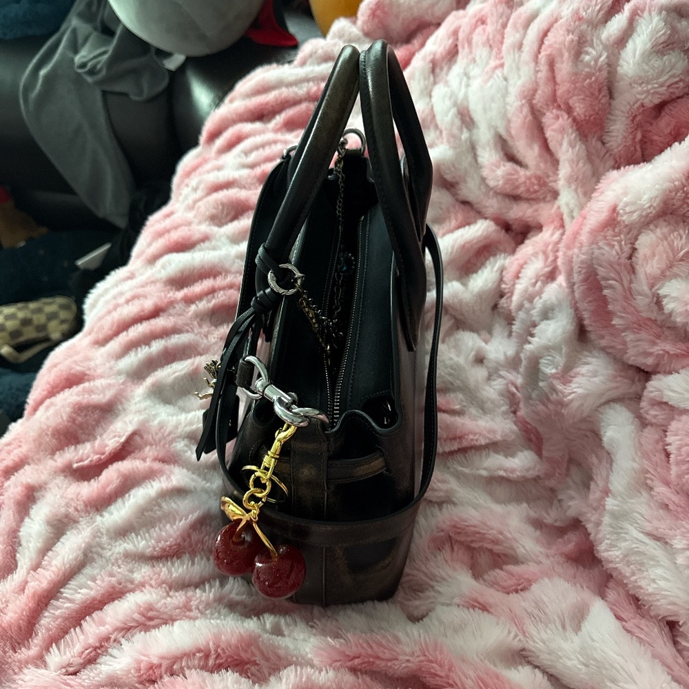 Coach Empire 28 in Loved Leather - Picture 2 of 7